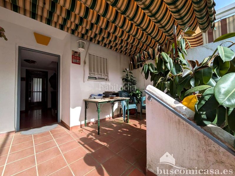 Foto 8d99dbec-3293-4185-8c50-8c5988abc8c2. Casa amb aparcament a Zona Hospital Linares