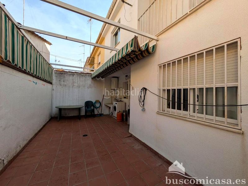 Foto b08d29f9-819c-4565-9bd1-8db3c2570d86. Casa amb aparcament a Zona Hospital Linares