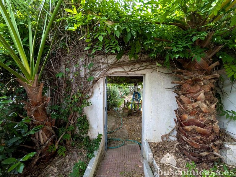 Foto c8b38bf9-38ce-4f4a-ab09-a8946b7485d2. Casa amb aparcament a Zona Hospital Linares