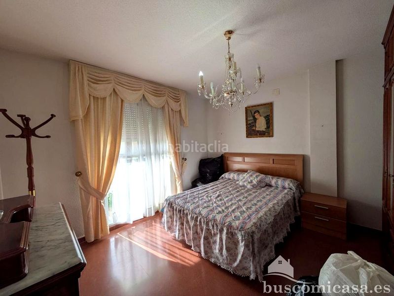 Foto e00ddeeb-7db3-4da8-882f-2283c029fdc1. Casa amb aparcament a Zona Hospital Linares