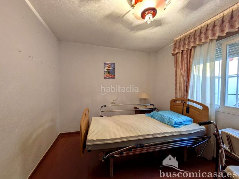 Foto ecb05872-a972-40ba-80d9-e821637058fc. Casa amb aparcament a Zona Hospital Linares