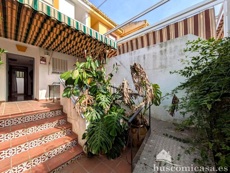 Foto fe74db1a-0e32-4418-bdc1-ccd0bfe3f28a. Casa amb aparcament a Zona Hospital Linares