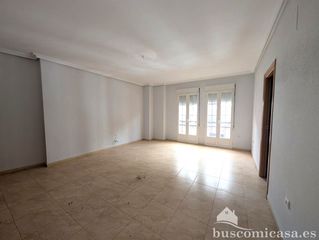 Pis  Del comercio. Fantástico piso en el centro de linares.