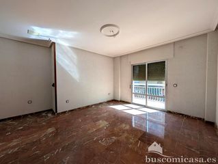 Pis  Calle cid campeador. Bonito piso en cid campeador con garaje incluido.