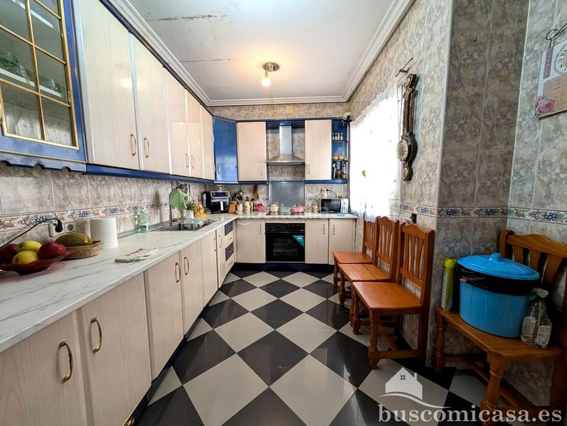 Foto 025bf34b-7f9f-422b-8d75-94a967681b73. Casa amb aparcament a Centro ciudad Linares