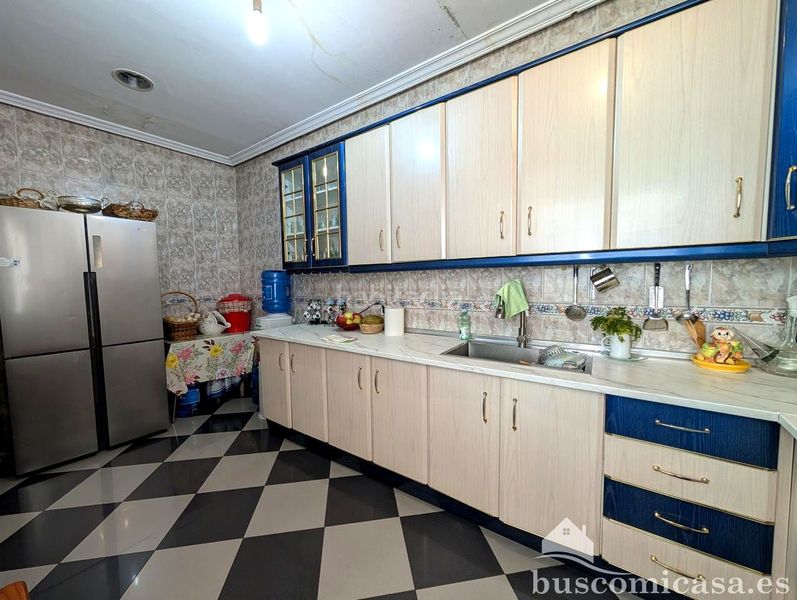 Foto 211028c3-49fa-4171-a2d4-3d38bd19a538. Casa amb aparcament a Centro ciudad Linares