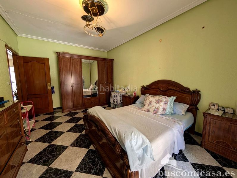 Foto 3030e208-74cd-42a2-9df0-11ba360dc937. Casa amb aparcament a Centro ciudad Linares