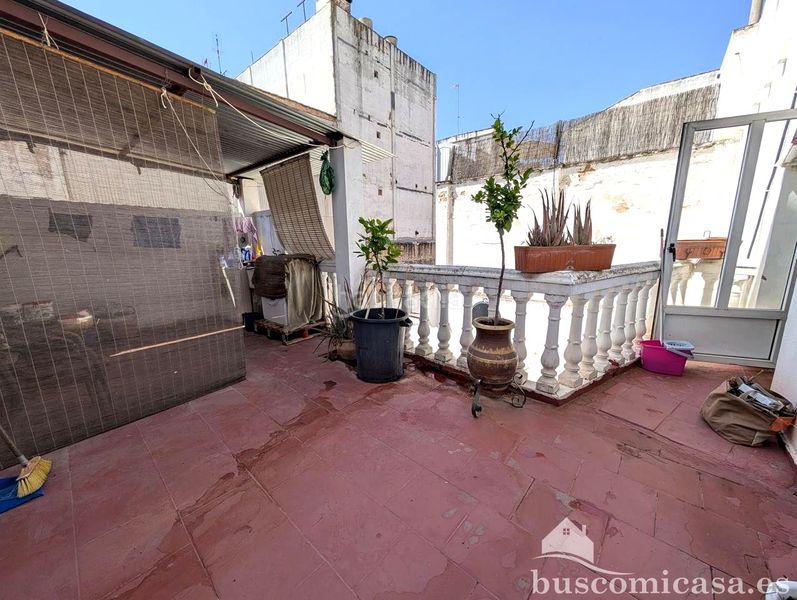 Foto f6c29a05-2e82-497f-bee5-9f6697eb7a3e. Casa amb aparcament a Centro ciudad Linares
