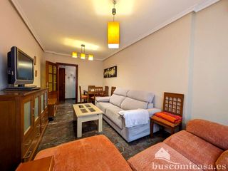 Rent Ground floor  Calle raphael. Estupenda vivienda en una urbanización