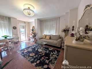 Appartement  Calle la carolina. Fantástico piso en el paseo de linarejos.