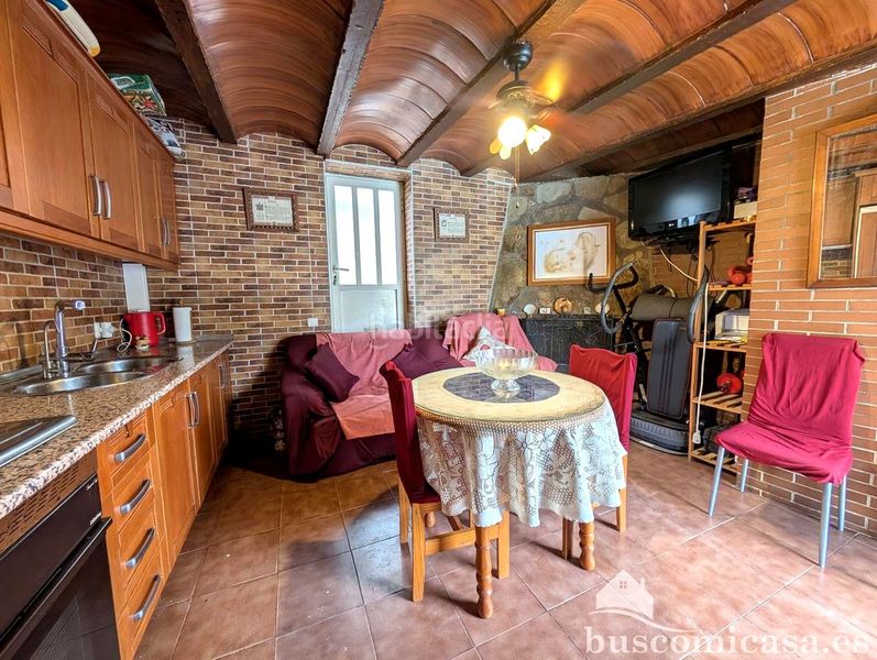 Foto 3ff1ed3b-571d-4777-a47a-439220dced11. Casa amb piscina a Linarejos Linares