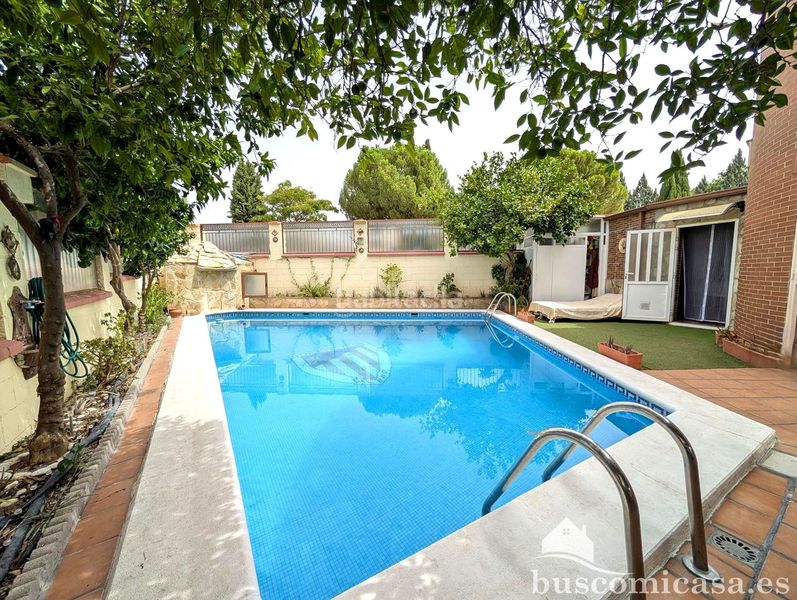 Foto bf4fd04c-f3db-4c7b-9a84-8a2e011d9710. Casa amb piscina a Linarejos Linares