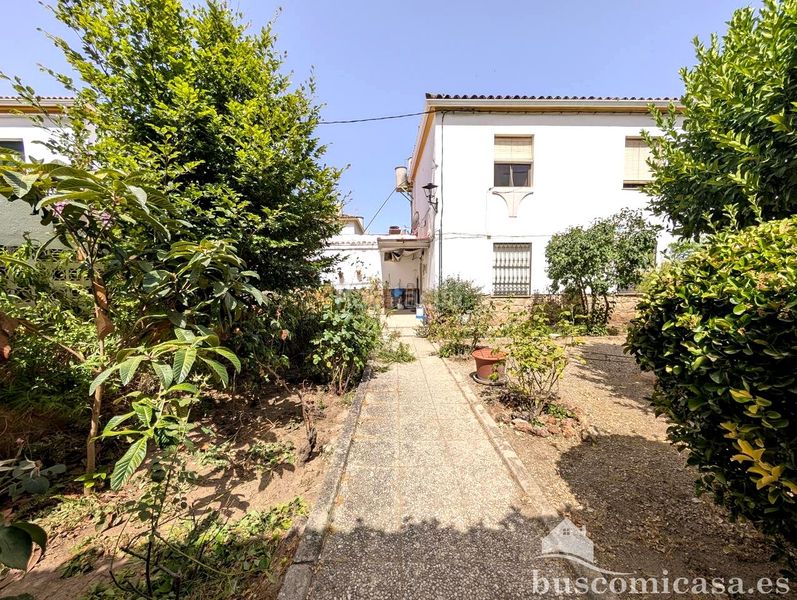 Foto 4e70e79d-84bb-471d-b89a-a9503e2f2799. Casa amb aparcament a Centro ciudad Linares