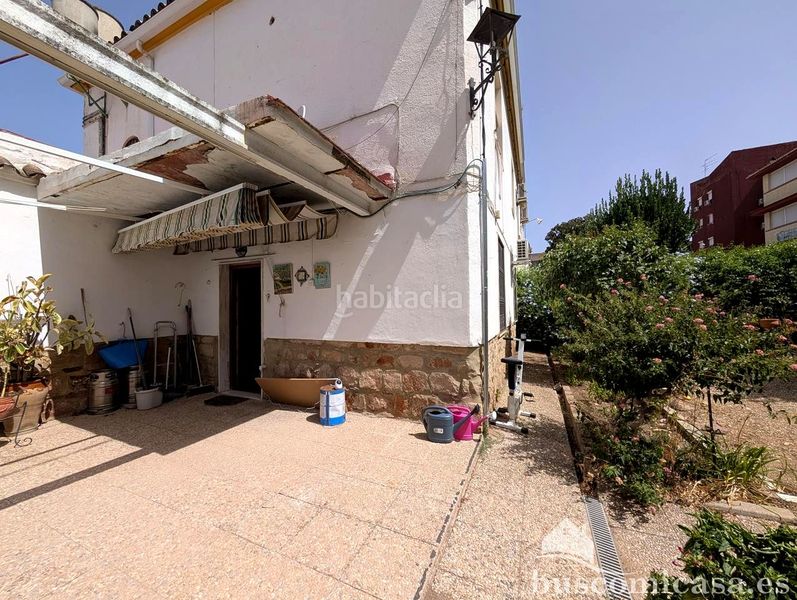 Foto b0cea0b1-8f65-4147-9d2d-aae966480f0e. Casa amb aparcament a Centro ciudad Linares