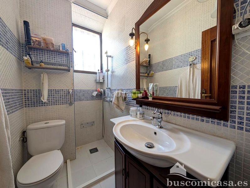 Foto b24394eb-3311-49d5-a3af-a9801f348999. Casa amb aparcament a Centro ciudad Linares