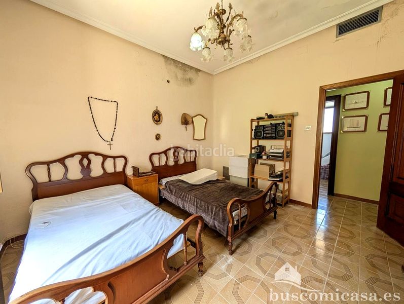 Foto b5cb5ad2-bf6c-425d-9c76-315442c0db7a. Casa amb aparcament a Centro ciudad Linares