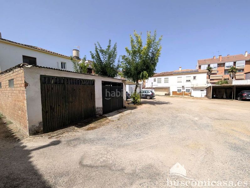 Foto b7546351-8bb3-4712-9bcf-7b5797a2ec96. Casa amb aparcament a Centro ciudad Linares