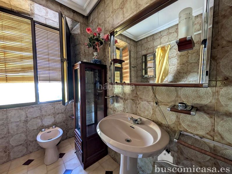Foto c6cbded1-2522-4448-8391-08c3d4cd6298. Casa amb aparcament a Centro ciudad Linares