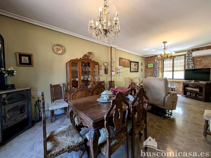 Foto fc974ea8-6368-418e-bd2e-0cf7c3159c9d. Casa amb aparcament a Centro ciudad Linares