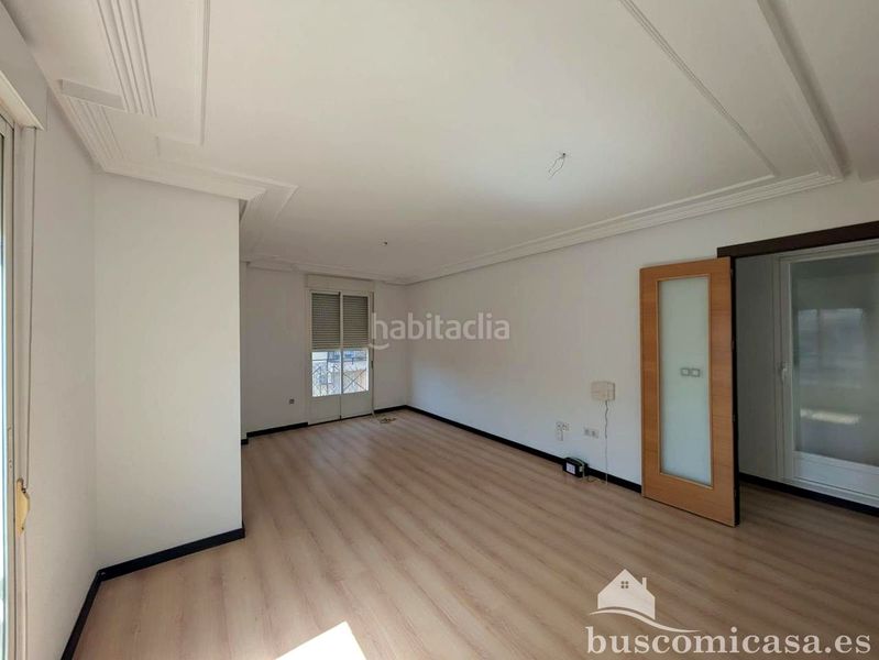 Foto b6e6655a-54db-4ec9-bfaa-012595aaebe0. Pis amb aparcament a Centro ciudad Linares