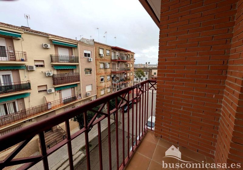 Foto c4d2c90e-32bf-4e1f-9963-7632ea4c6a52. Pis amb calefacció aparcament piscina a Linarejos Linares