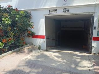 Parking coche en Calle Alhambra
