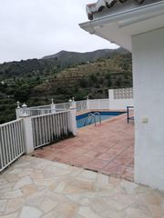 Mas  Viaducto de río jate. Venta de casa con piscina en la herradura