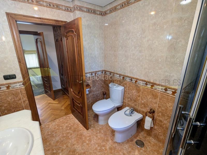 Foto 3c542d2f-a993-451a-9415-e44e2ba2d954. Chalet avec parking dans Campo Alto-Club de Campo Elda