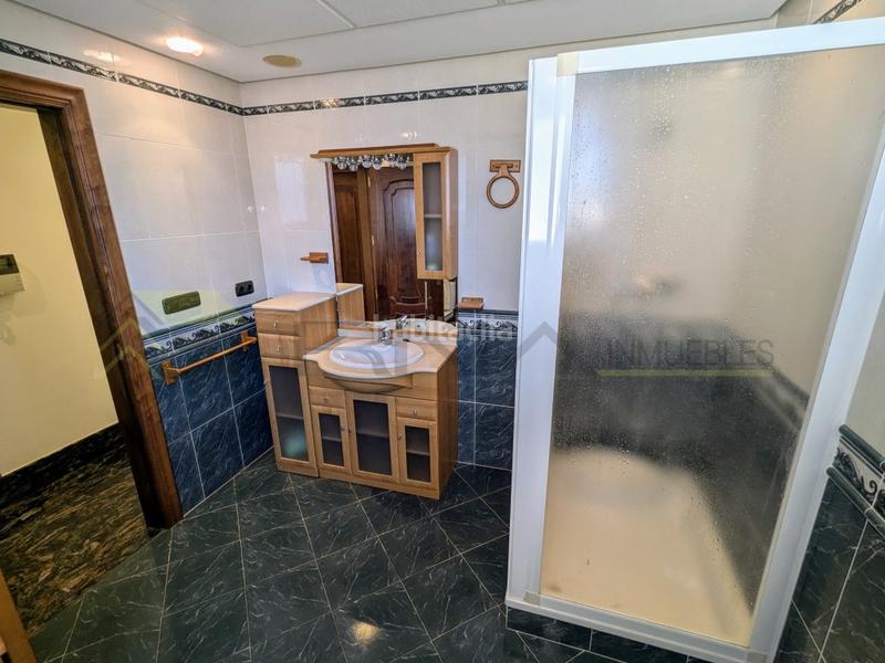 Foto 5ffe559b-ee96-4e9d-bd1e-90d5548a9570. Chalet avec parking dans Campo Alto-Club de Campo Elda