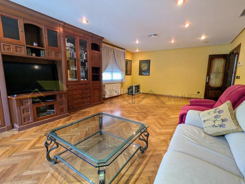 Foto 7e4b3023-149f-4f51-88d9-5f6bc11d8940. Chalet avec parking dans Campo Alto-Club de Campo Elda