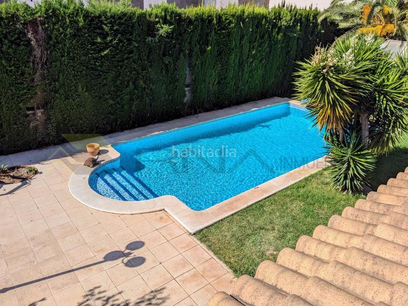 Foto cb758792-6b93-47eb-82ad-c63c7a6b001b. Chalet avec parking dans Campo Alto-Club de Campo Elda