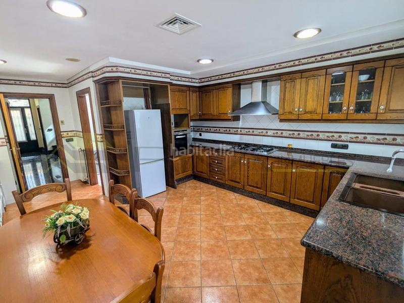 Foto d8ba8dba-7e4d-4b63-9e6c-29b7a158ae60. Chalet avec parking dans Campo Alto-Club de Campo Elda