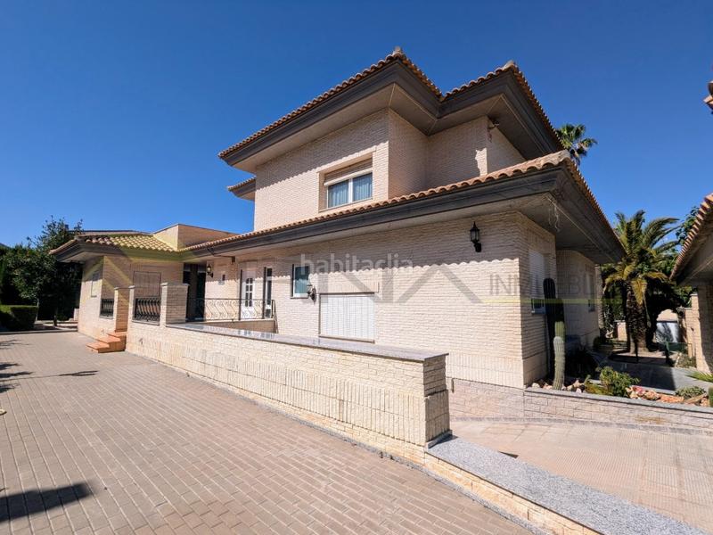 Foto dc357184-84dd-4a80-b3f7-1cc469fa83f9. Chalet avec parking dans Campo Alto-Club de Campo Elda