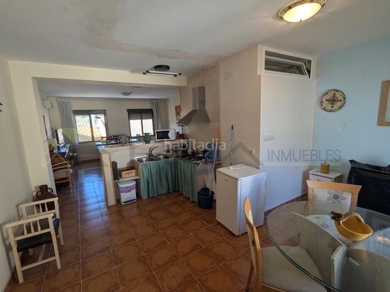 Foto c6fbd068-7705-40fd-b5e7-1c109efb5ac3. Casa amb aparcament a Alatoz