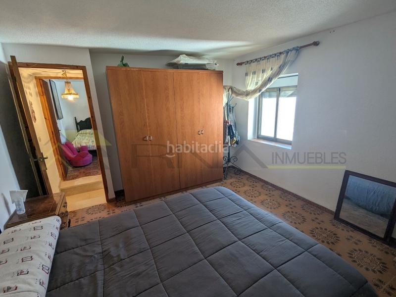 Foto c93efdd1-d180-4dde-90cd-053a3224344b. Casa amb aparcament a Alatoz