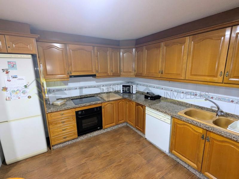 Foto eedb010e-af14-4342-9517-0e725e202c42. Pis a Plaza Castelar - Mercado Central Elda