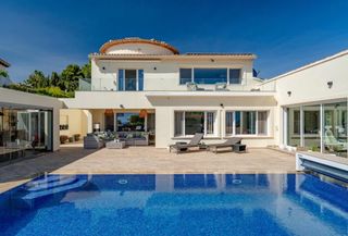 Chalet en Paichi. Villa de lujo con espectaculares vistas al mar sobre el portet