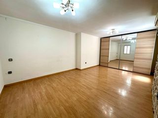 Apartament  Calle san ignacio de loyola. Luminoso apartamento de 3 dormitorios en una de las zonas más có