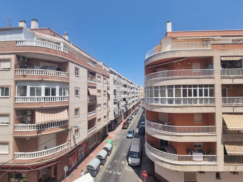 Foto 0dc76da0-f2b4-4777-a280-c1f2ea28b833. Apartament amb piscina a Antonio Machado Torrevieja