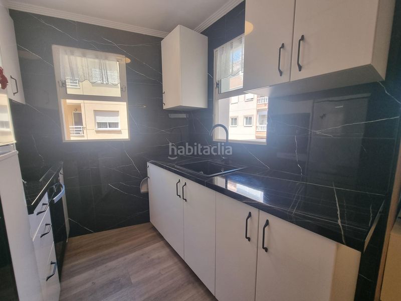 Foto 51d48d60-b8ee-41be-bd43-050811697de6. Apartament amb piscina a Antonio Machado Torrevieja