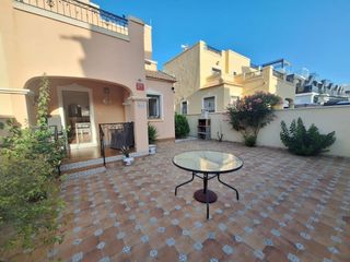 Location Maison jumelée à Los Almendros. Ref. 7809  chalet independiente de 3 dormitorios con piscina com