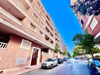 Aparcament cotxe a Calle de Ramón Gallud 206