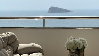 Pis a Alcalde manuel catalan ch 17. Exclusiva alegria real estate  vistas panorámicas al mar en cobl