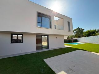 Xalet  Calle la sequia. Maravillosa villa seminueva en la font, san juan alicante