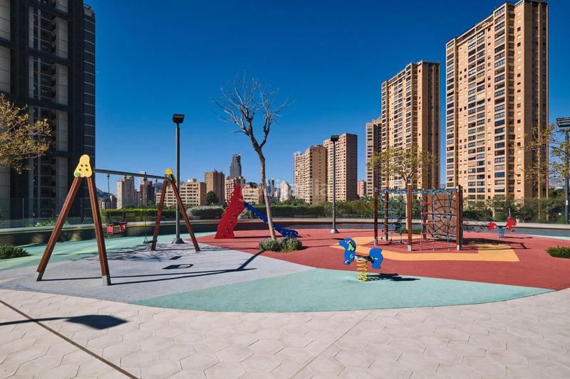 Foto 4ee76ded-239f-4514-b47e-43ac9f08500b. Apartament amb calefacció aparcament piscina a Playa Poniente Benidorm