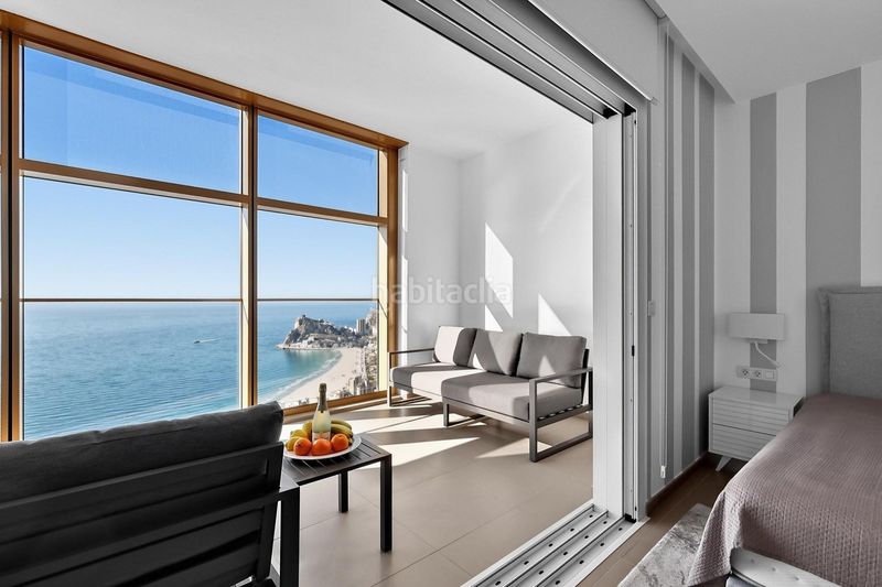 Foto 542951e2-b6cf-4597-ac04-c396e00175c4. Apartament amb calefacció aparcament piscina a Playa Poniente Benidorm
