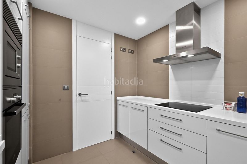 Foto 62fd3691-91be-4a7b-8b2b-597c2f7323cb. Apartament amb calefacció aparcament piscina a Playa Poniente Benidorm
