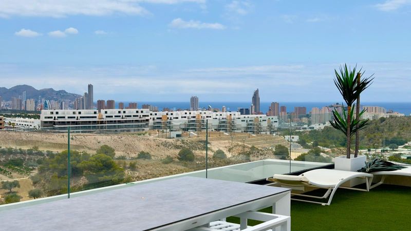 Foto 31719957-4520-49ae-b7f9-b65dc2567e69. Àtic amb calefacció aparcament piscina a balcón de Finestrat-terra marina Finestrat