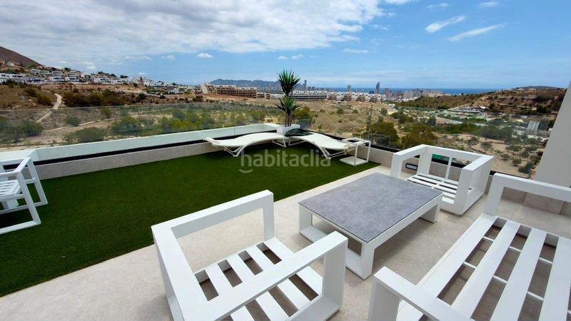 Foto 73c6879f-2517-4b77-84a8-9e9b01010f37. Àtic amb calefacció aparcament piscina a balcón de Finestrat-terra marina Finestrat