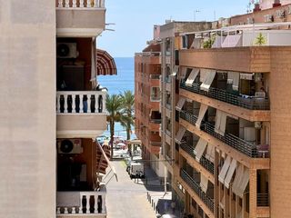 Apartment  Ramon gallud 223. Apartamento de 1 dormitorio con vistas laterales al mar a 200 me